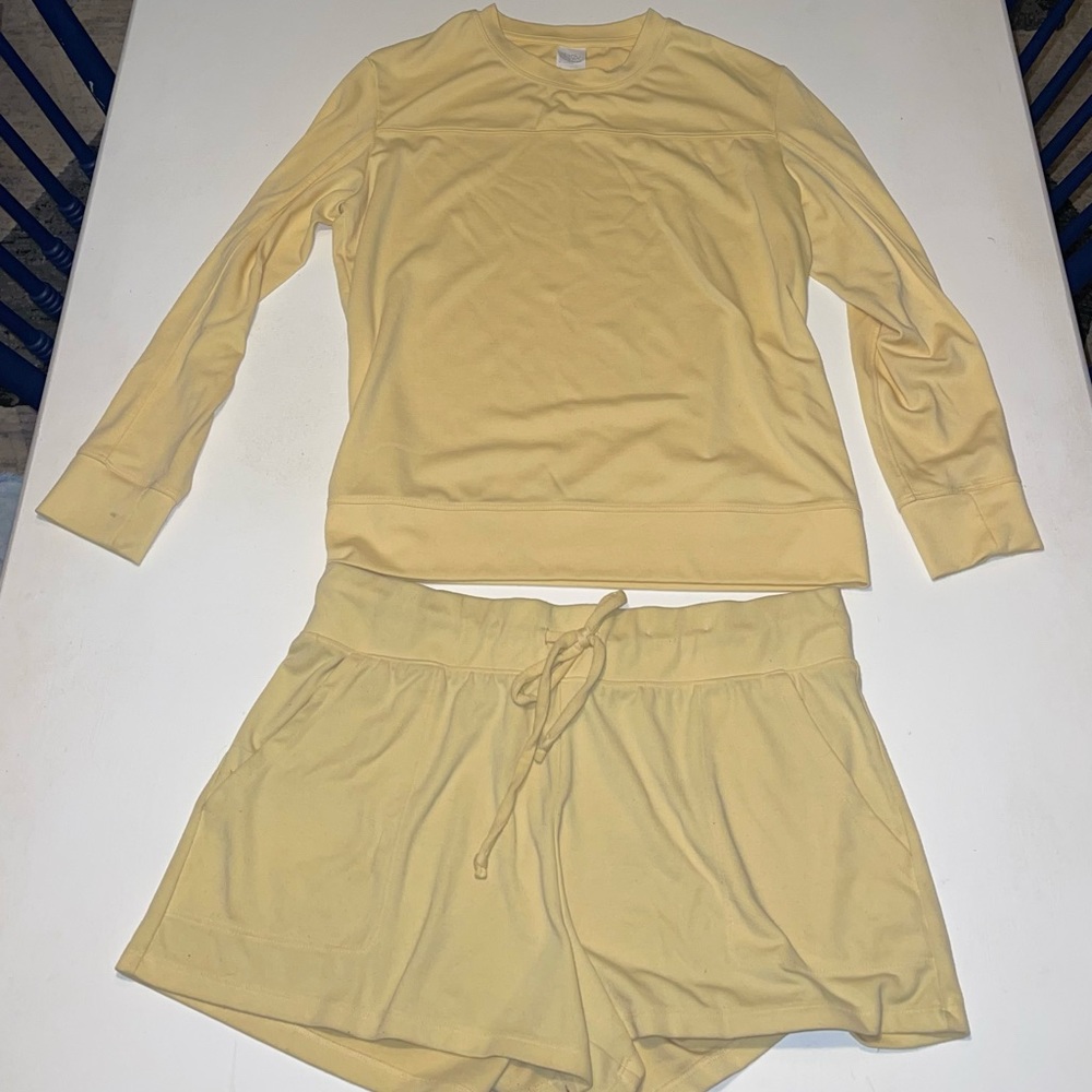 Cozy cute yellow lounge set
